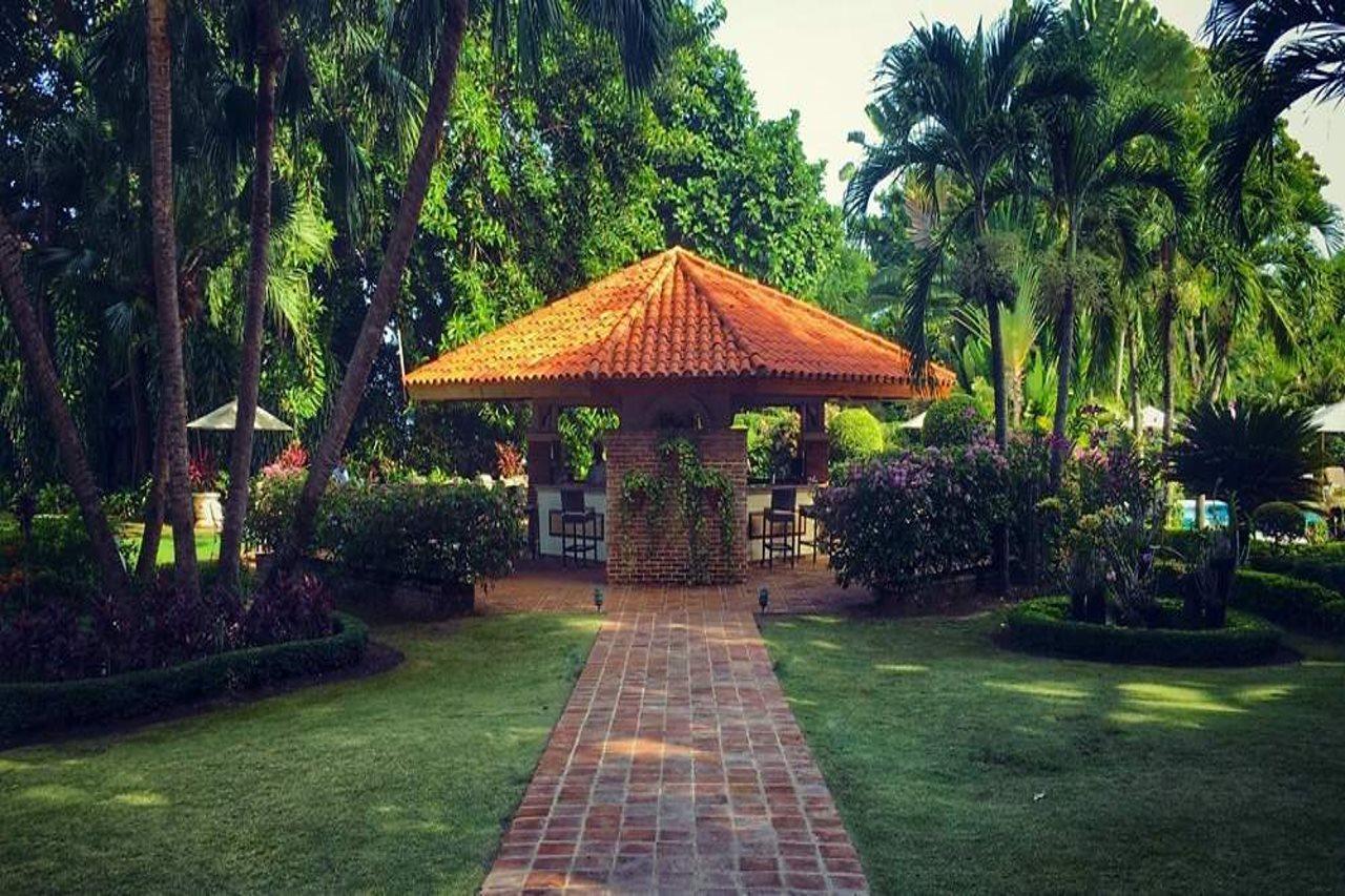 El Embajador, A Royal Hideaway Hotel Santo Domingo Ngoại thất bức ảnh The University of the Philippines Diliman