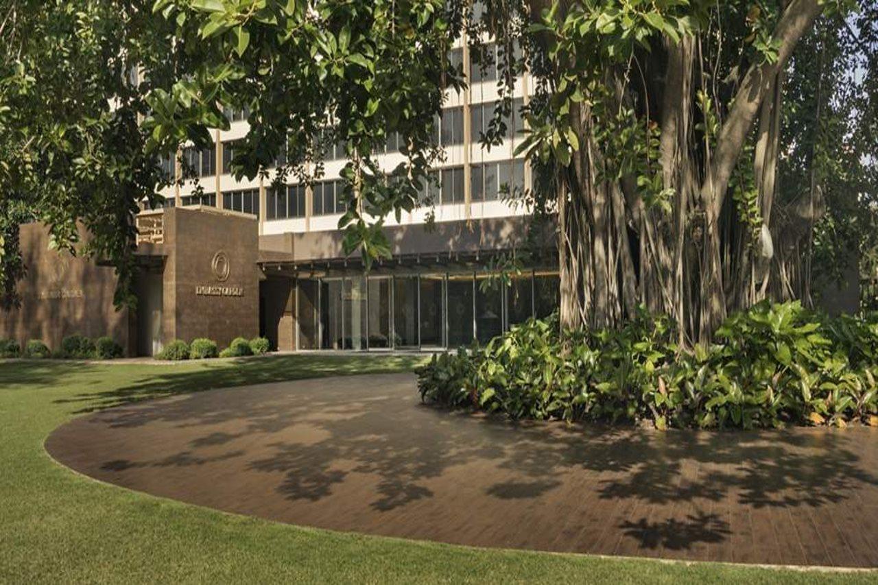 El Embajador, A Royal Hideaway Hotel Santo Domingo Ngoại thất bức ảnh The main entrance of the Royal College of Psychiatrists